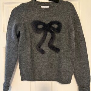 Roots Gray Sweater with Black Bow Accent